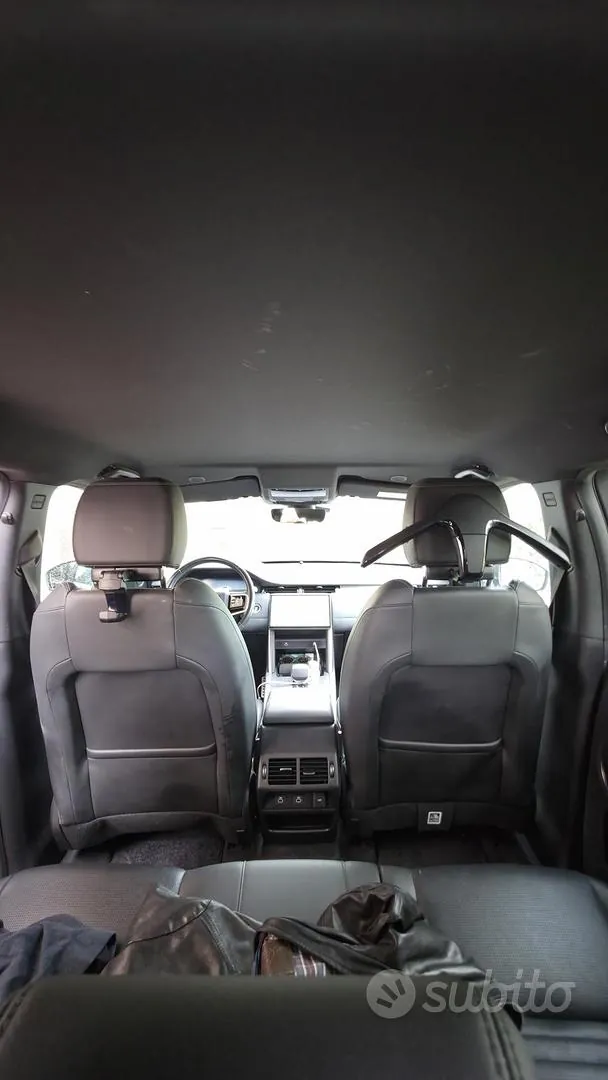 Land Rover Discovery Sport 2023 photo 4