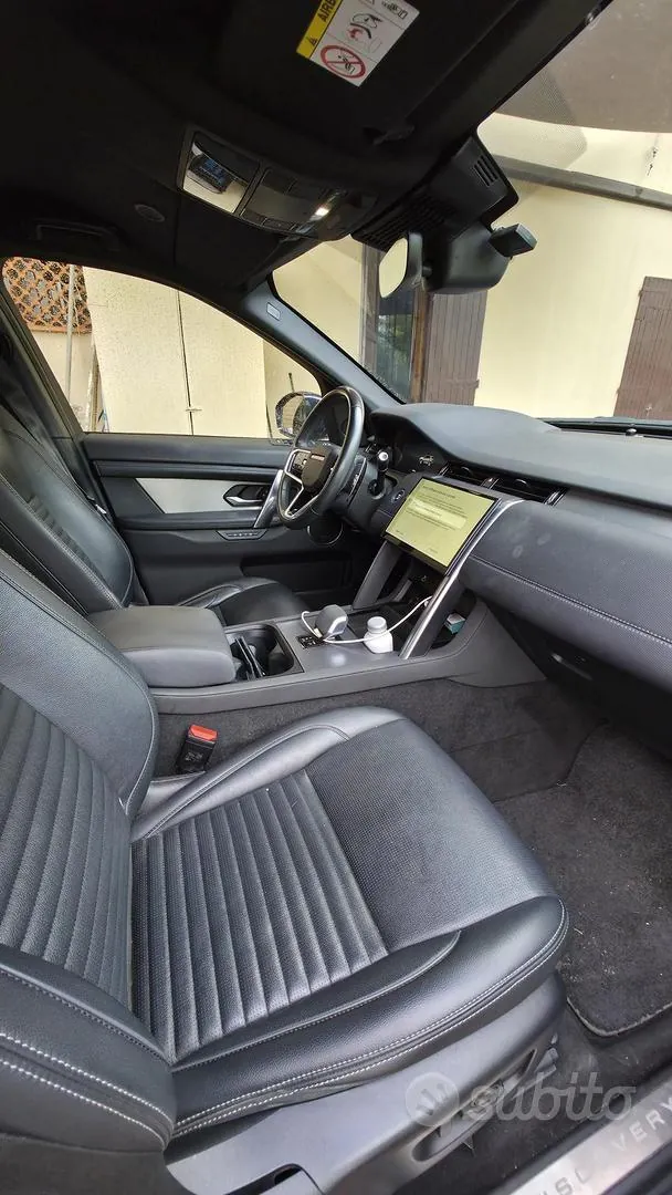Land Rover Discovery Sport 2023 photo 5
