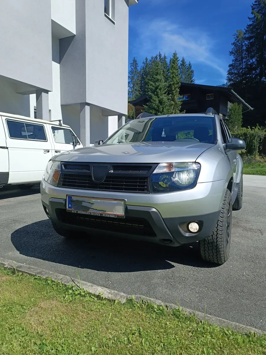 Dacia Duster 2011 photo 2