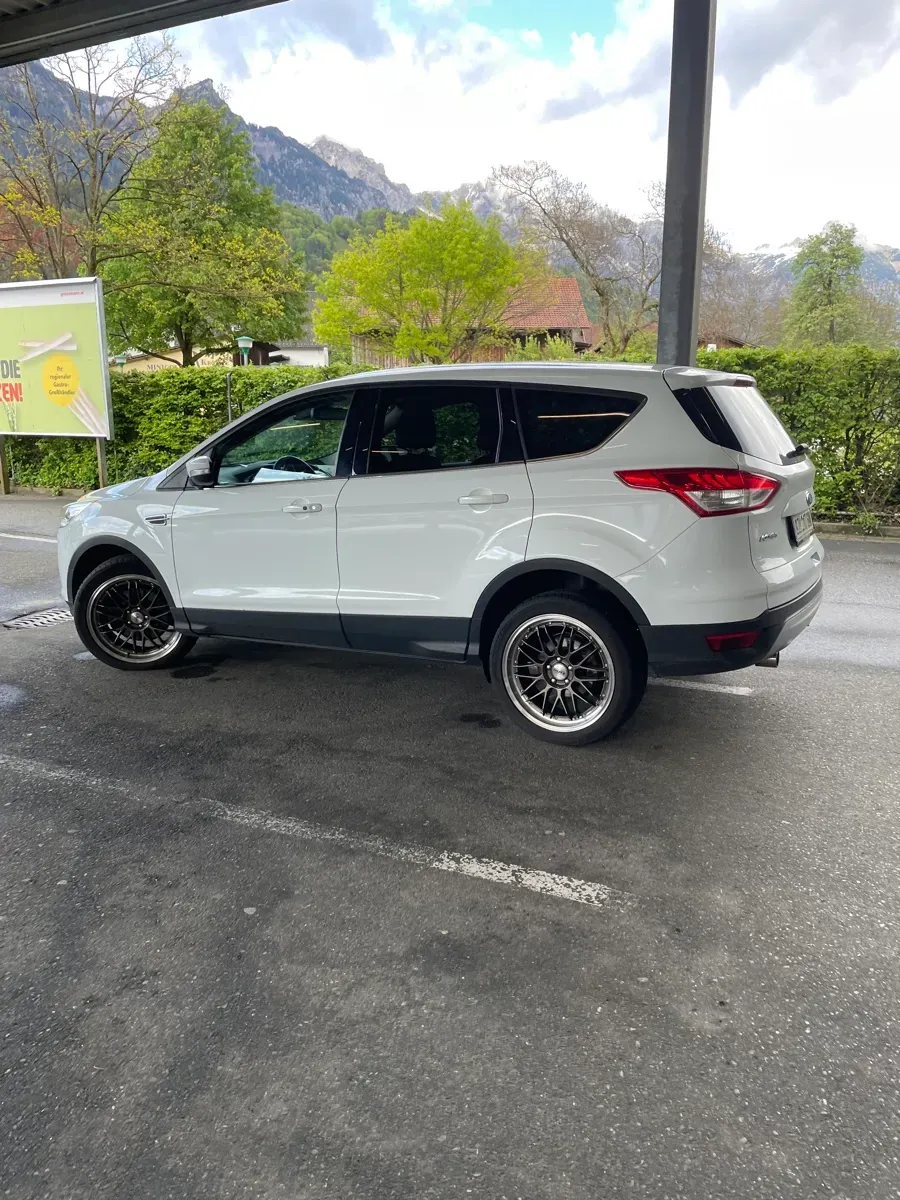 Ford Kuga 2013 photo 2