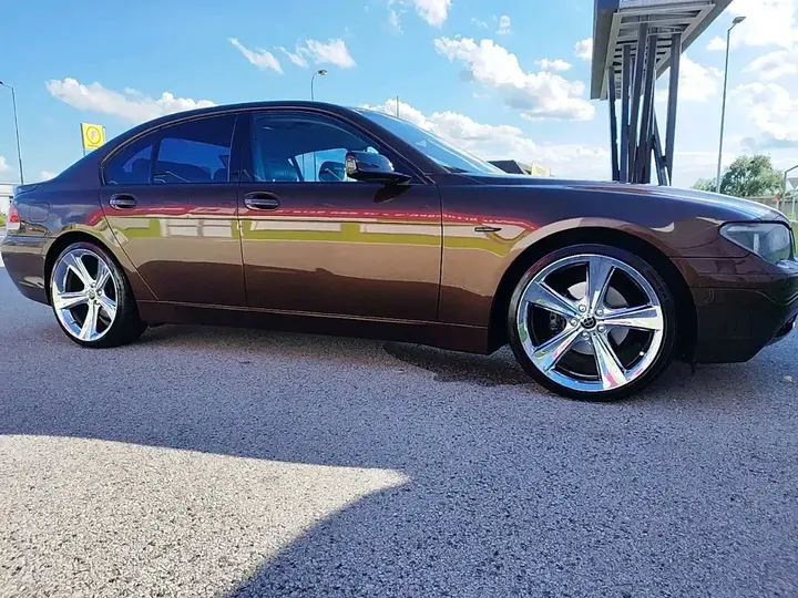 BMW 7 Series 2004 photo 2