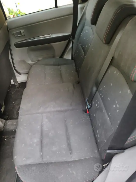 Mazda Mazda2 2004 photo 3
