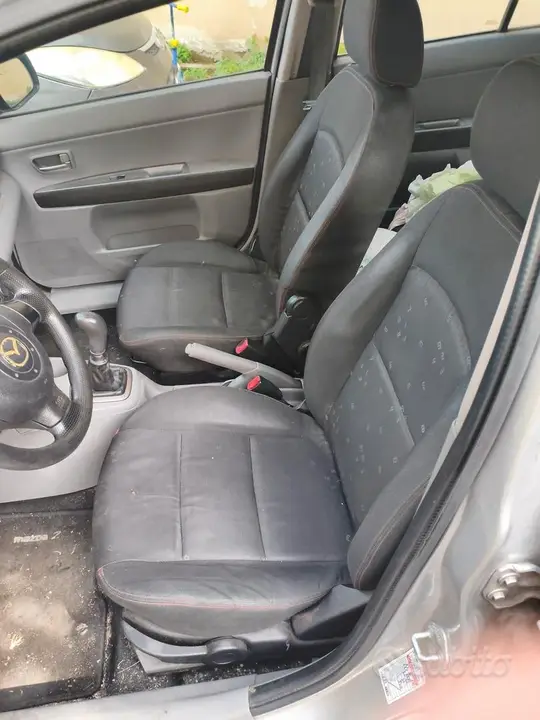 Mazda Mazda2 2004 photo 2