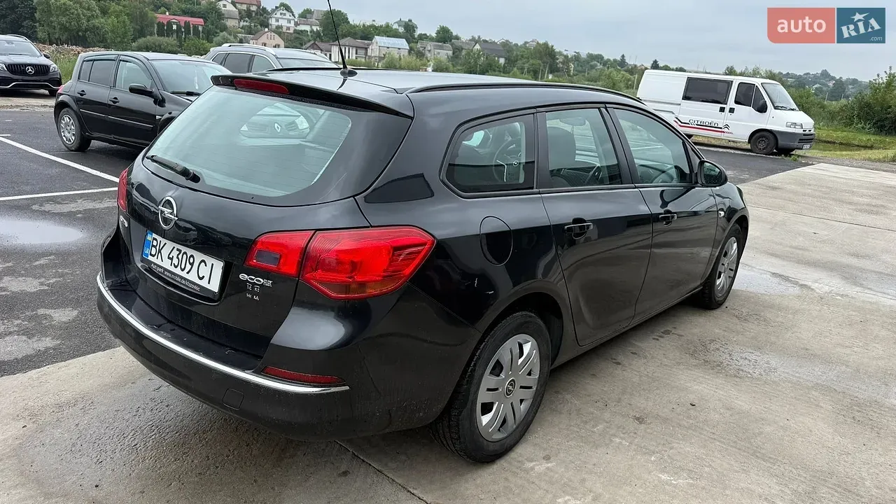 Opel Astra 2013 photo 5