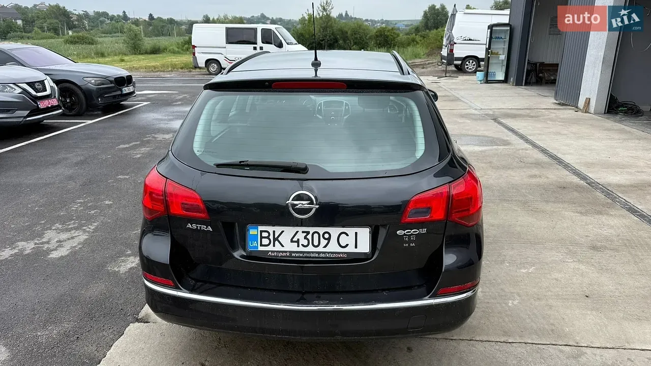 Opel Astra 2013 photo 4