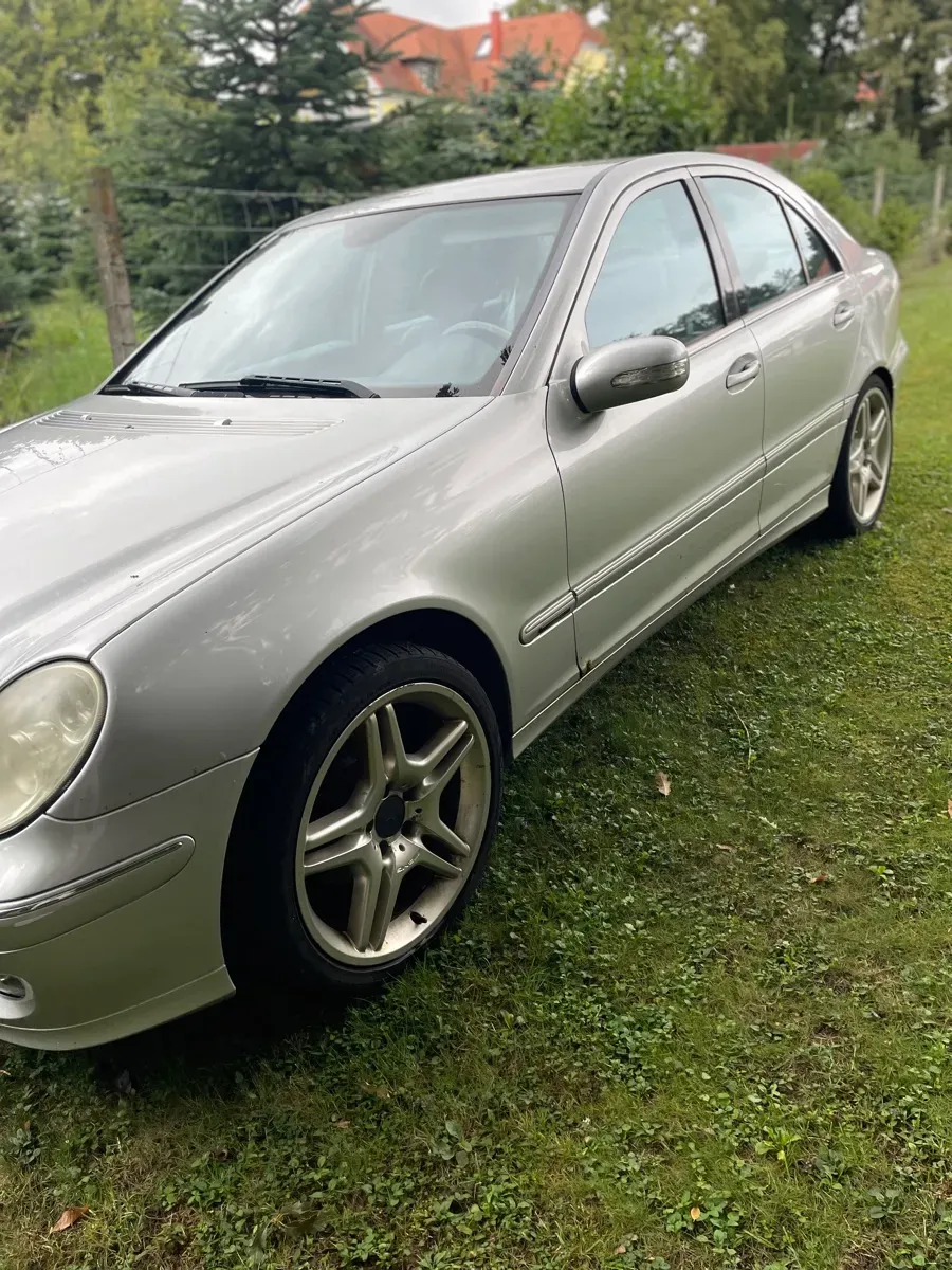 Mercedes-Benz C-Class 2004 photo 2