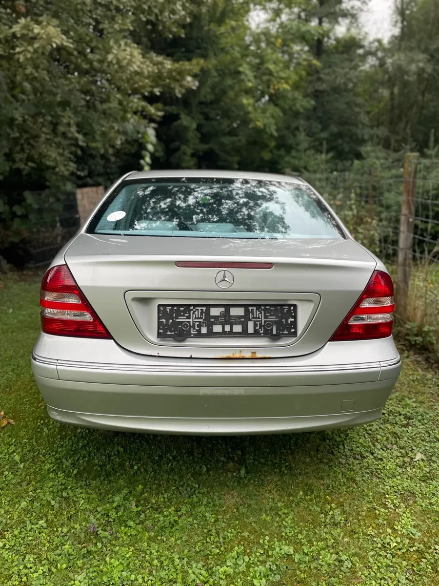 Mercedes-Benz C-Class 2004 photo 3