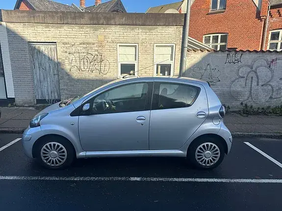 Toyota Aygo 2011 photo 2