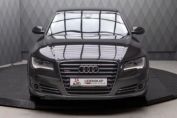 Audi A8 2010 photo 4