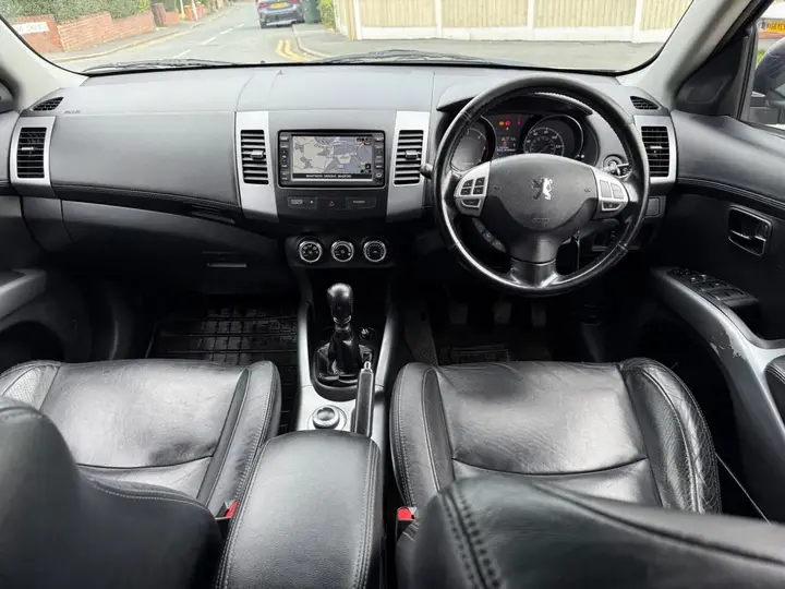 Peugeot 4007 2010 photo 2