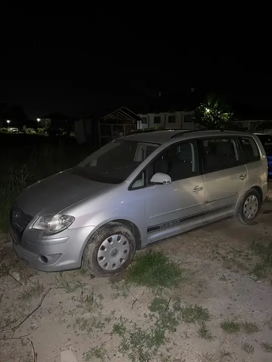 Volkswagen Touran 2008 photo 2