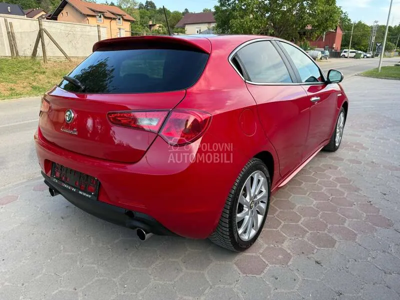 Alfa Romeo Giulietta 2011 photo 5