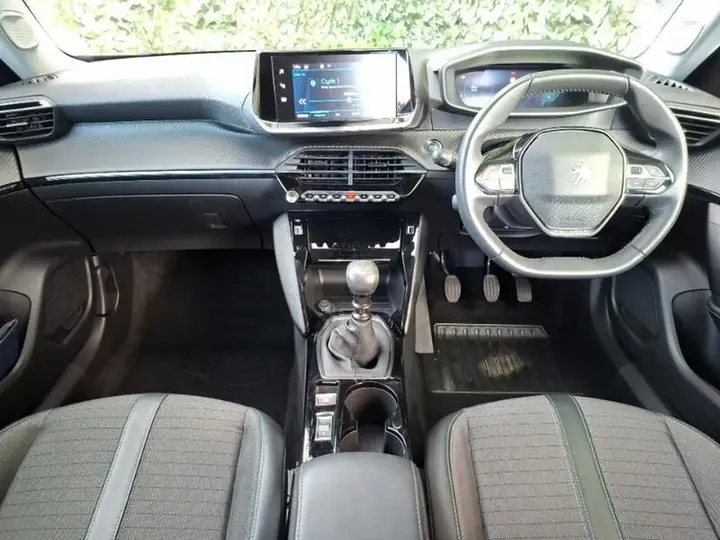 Peugeot 2008 2021 photo 3