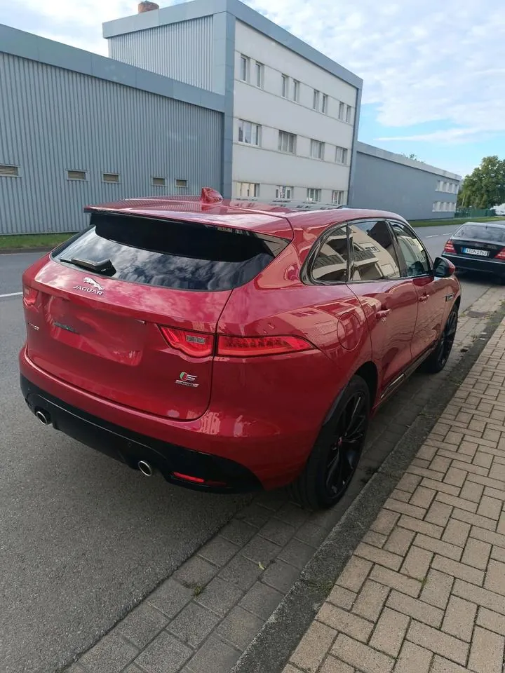 Jaguar F-Pace