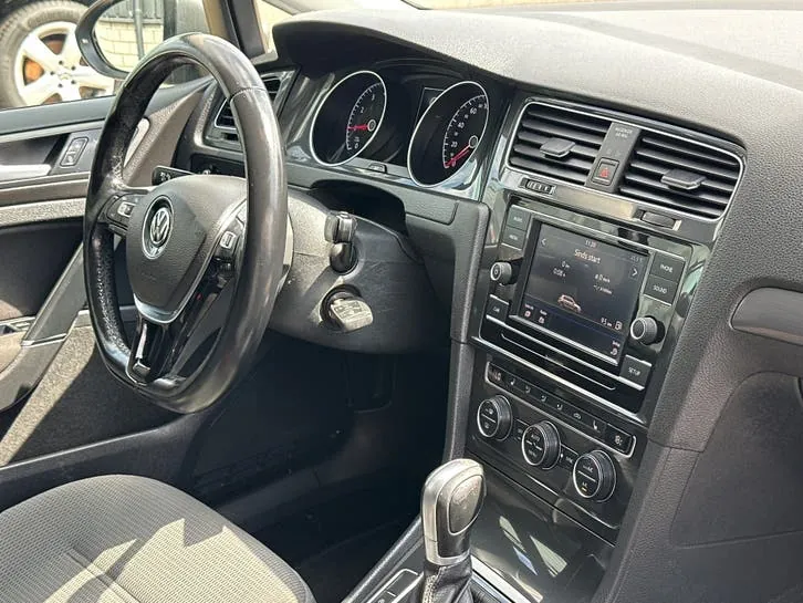 Volkswagen Golf 2019 photo 2