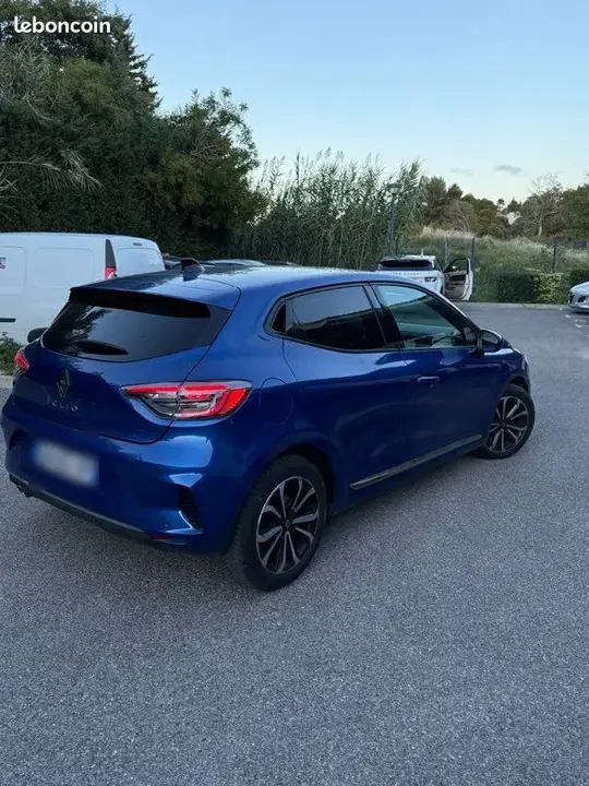 Renault Clio 2024 photo 2