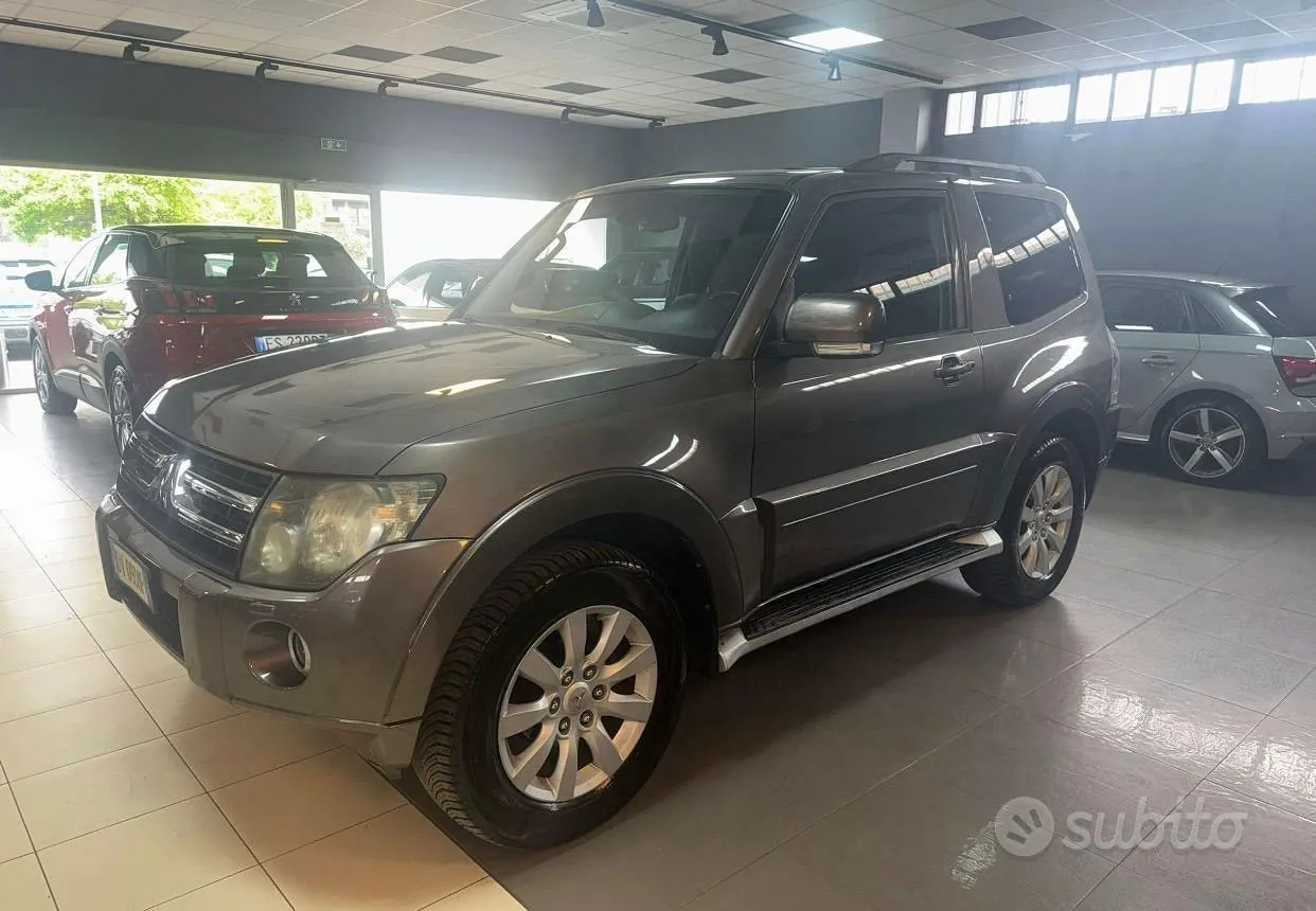 Mitsubishi Pajero 2009 photo 2