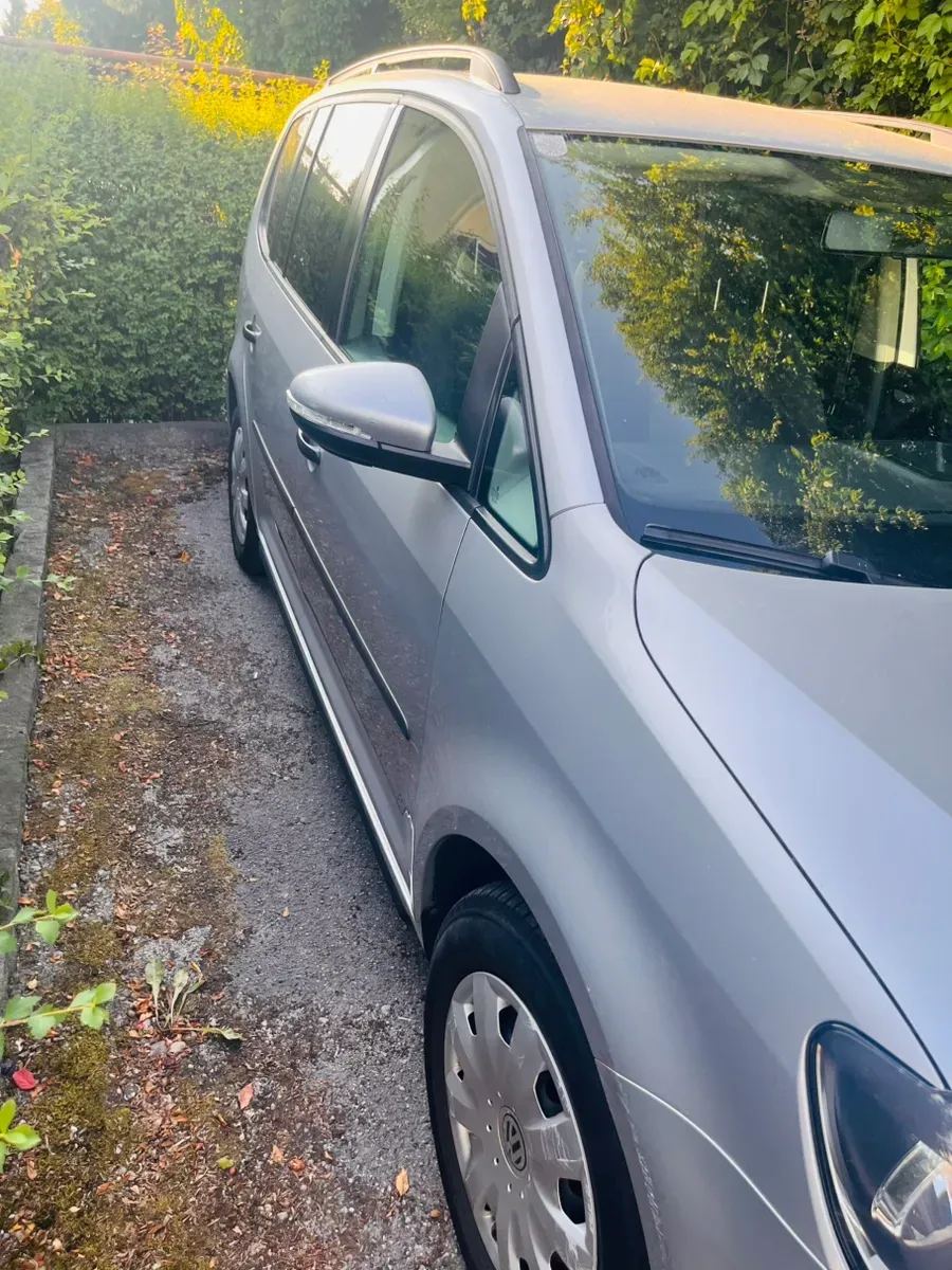 Volkswagen Touran 2012 photo 3