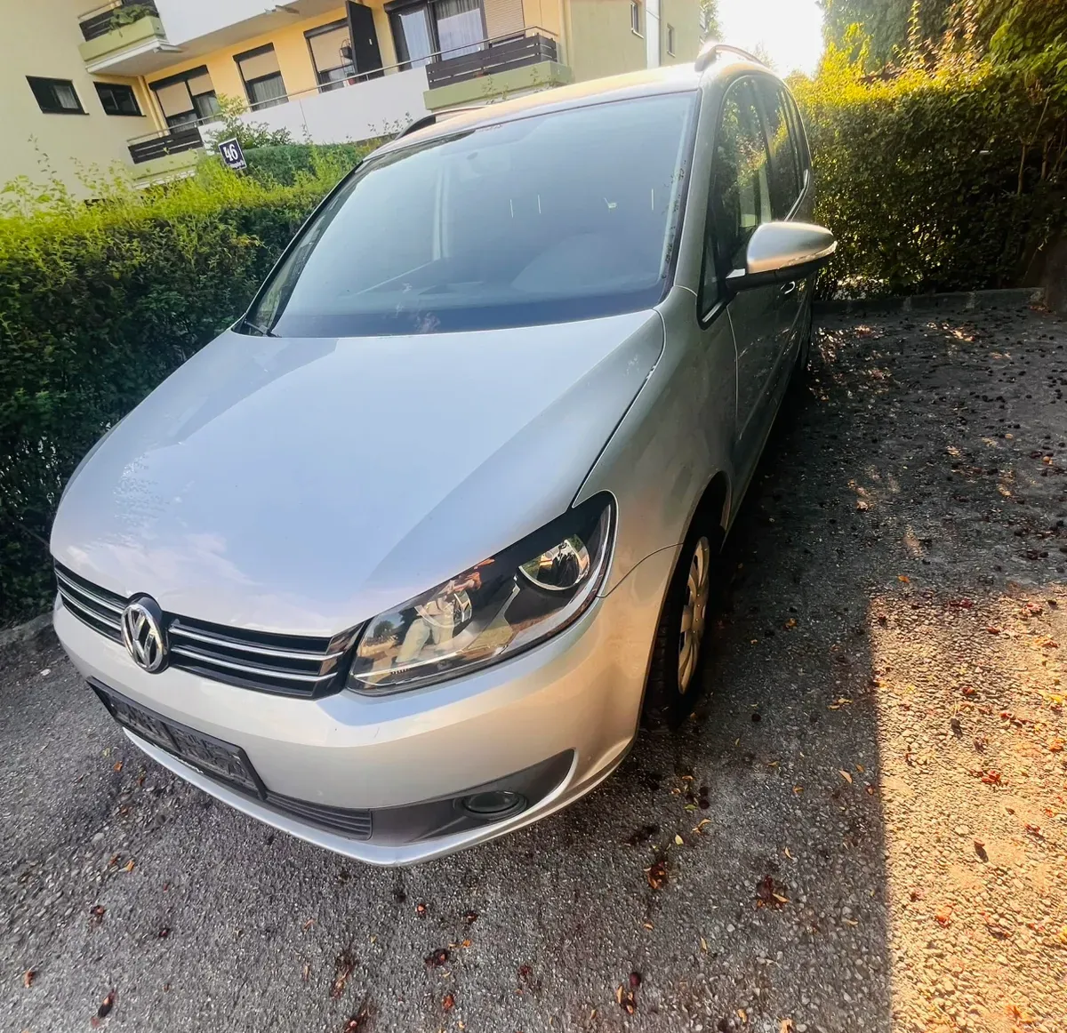 Volkswagen Touran 2012 photo 2