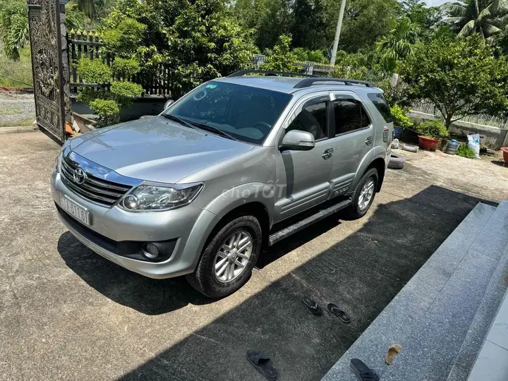 Toyota Fortuner 2013 photo 2