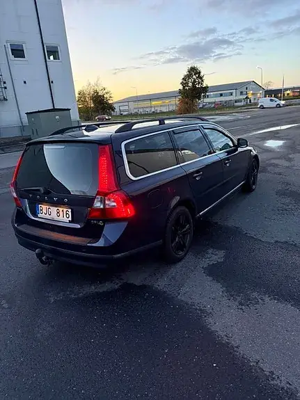 Volvo V70 2011 photo 2