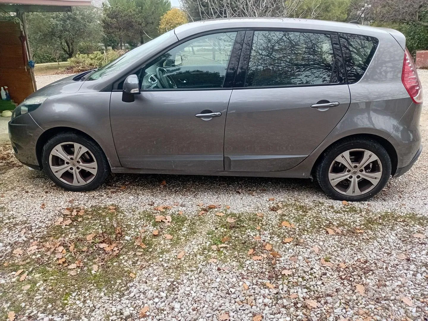 Renault Scenic 2011 photo 2
