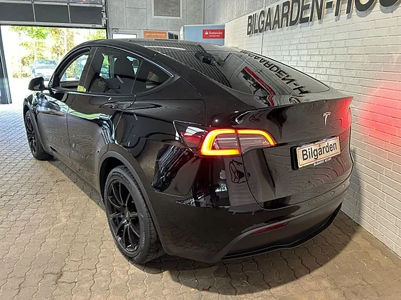 Tesla Model Y 2023 photo 4