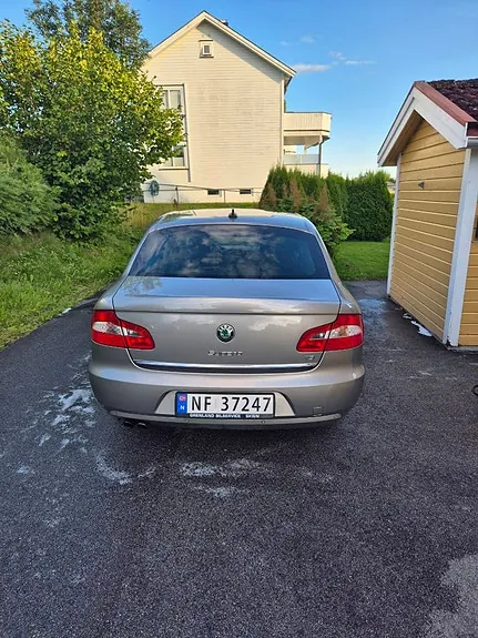 Skoda Superb 2009 photo 4