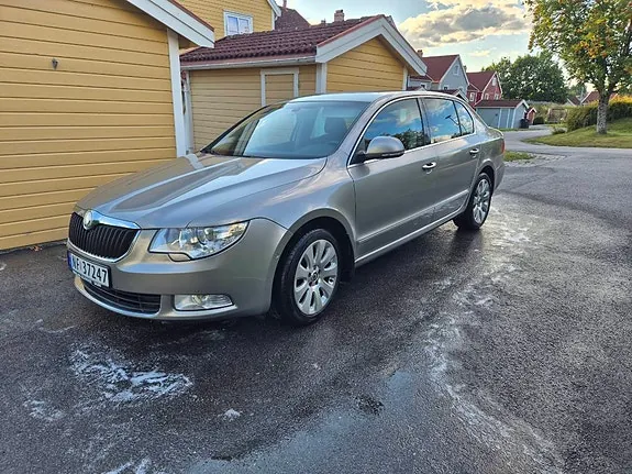 Skoda Superb 2009 photo 3