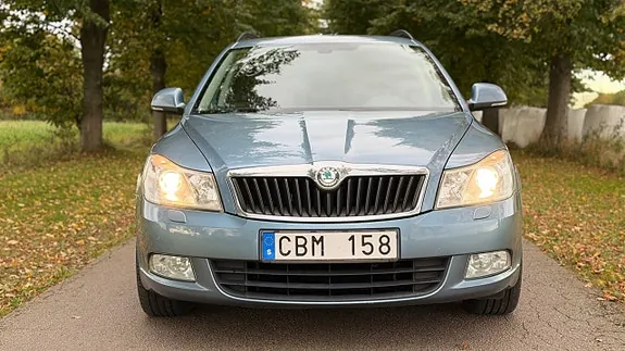 Skoda Octavia 2011 photo 2