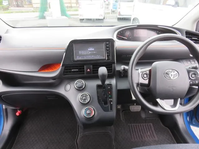 Toyota Sienta 2016 photo 2