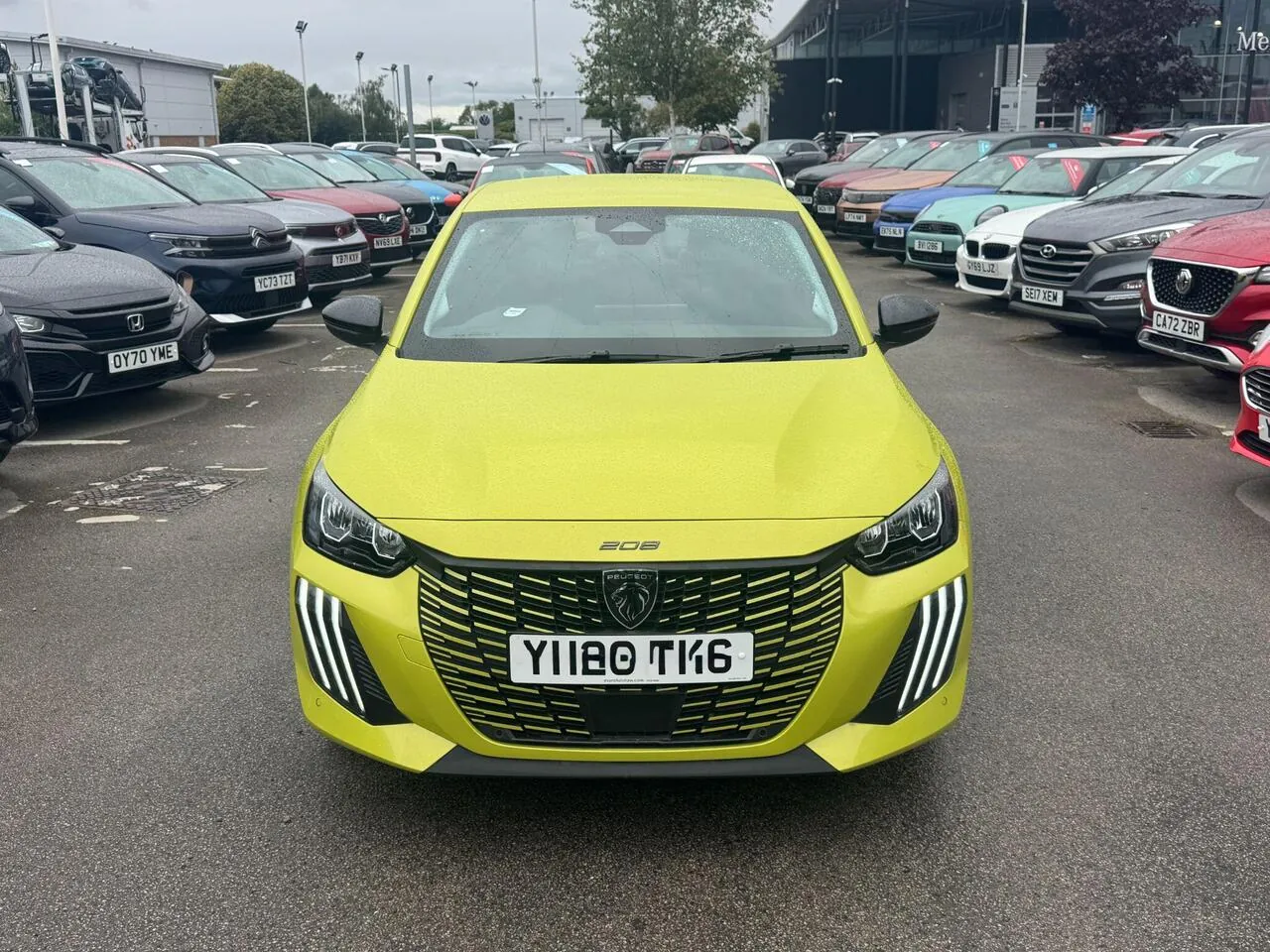 Peugeot 208 photo 2