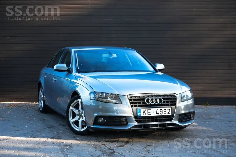 Audi A4 2011 photo 2