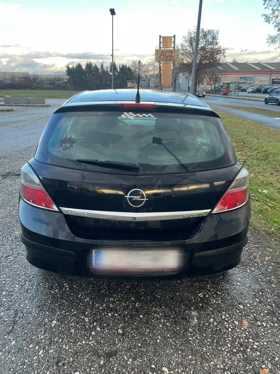 Opel Astra 2009 photo 3