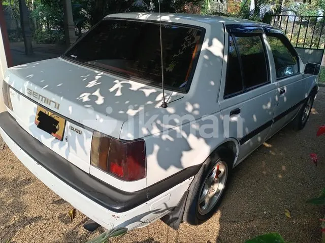 Isuzu Gemini 1988 photo 2