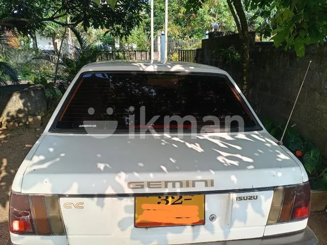 Isuzu Gemini 1988 photo 3