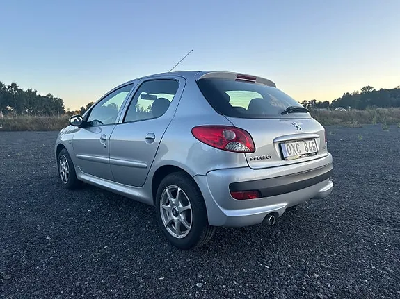 Peugeot 206 2011 photo 3