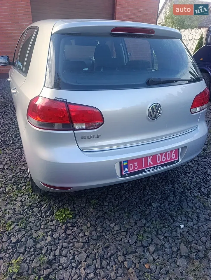 Volkswagen Golf 2010 photo 4