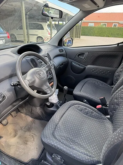 Toyota Yaris Verso 2003 photo 4