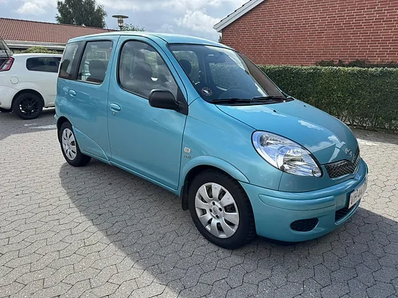 Toyota Yaris Verso 2003 photo 2