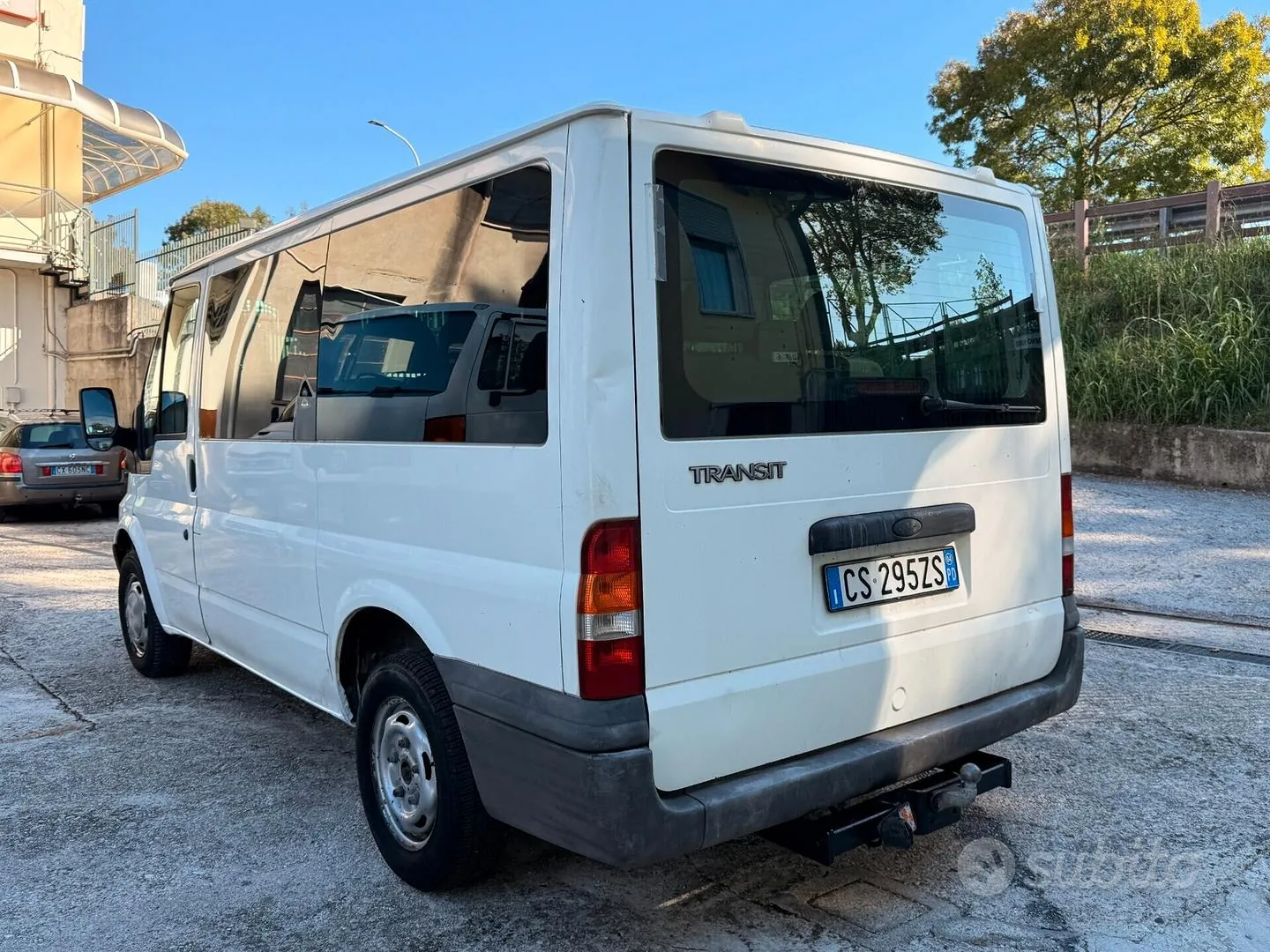Ford Transit 2004 photo 2