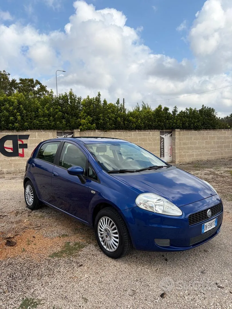 Fiat Grande Punto 2009 photo 2
