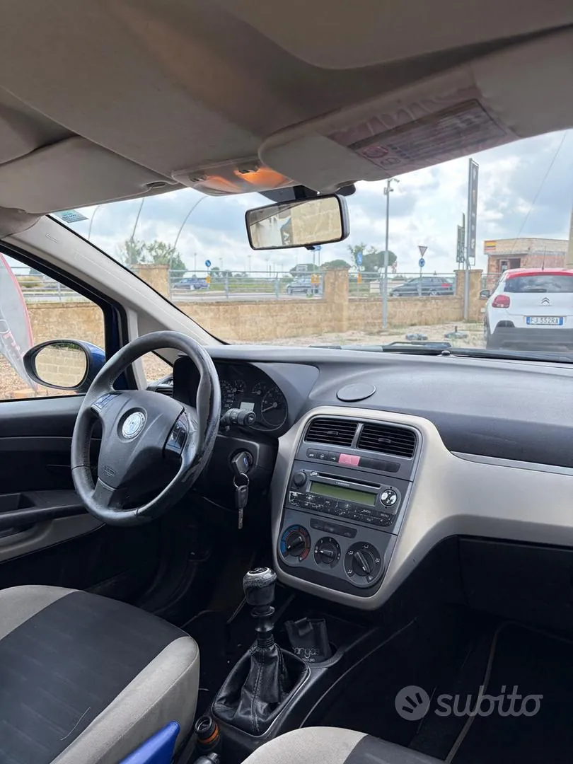 Fiat Grande Punto 2009 photo 4