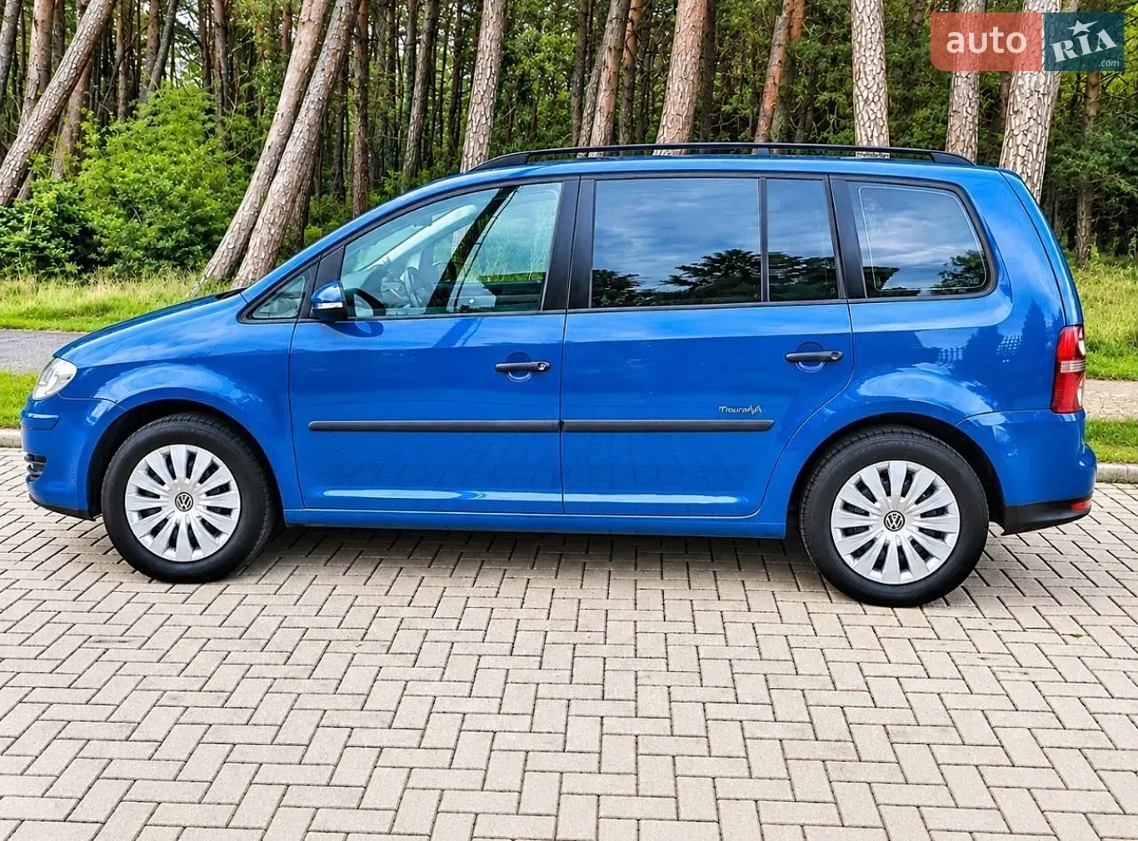 Volkswagen Touran 2009 photo 2