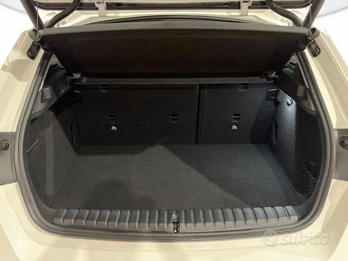 BMW 1 Series 2025 photo 4