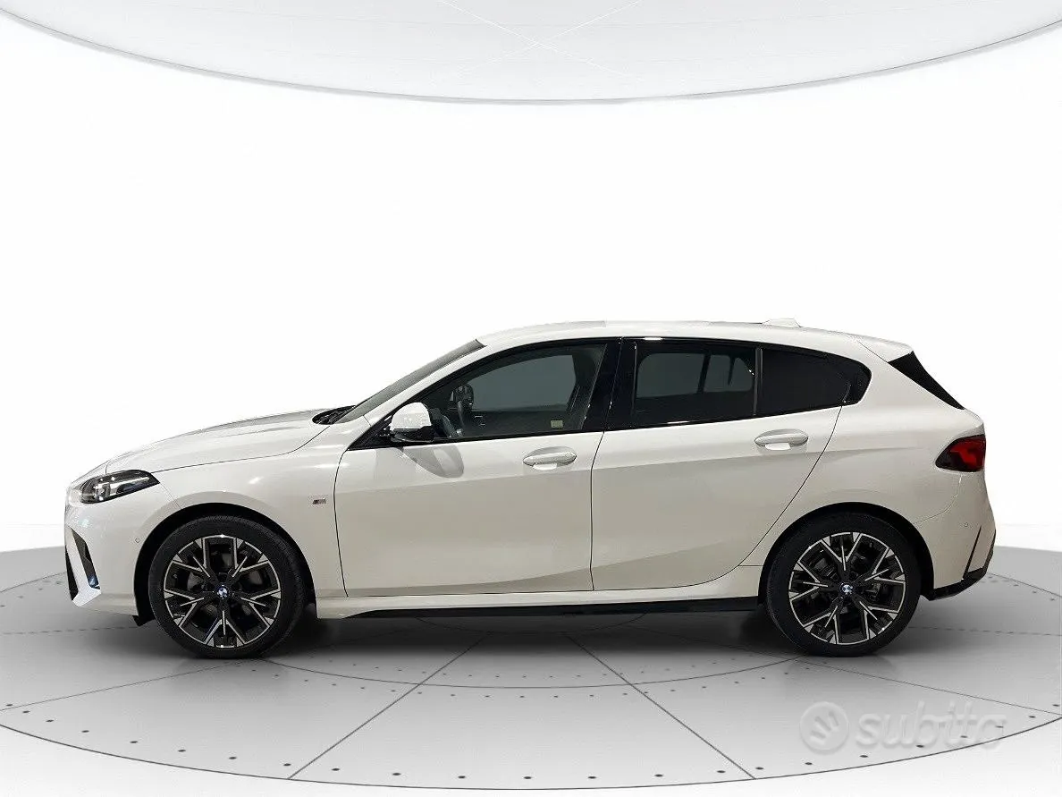 BMW 1 Series 2025 photo 2
