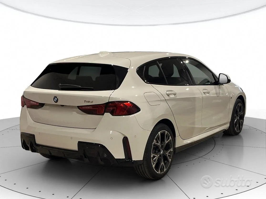 BMW 1 Series 2025 photo 3