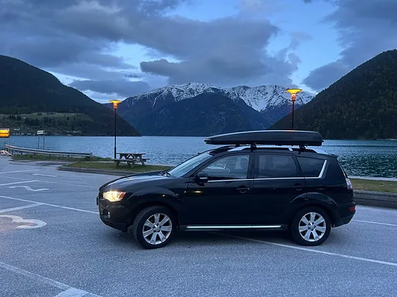 Mitsubishi Outlander 2010 photo 2