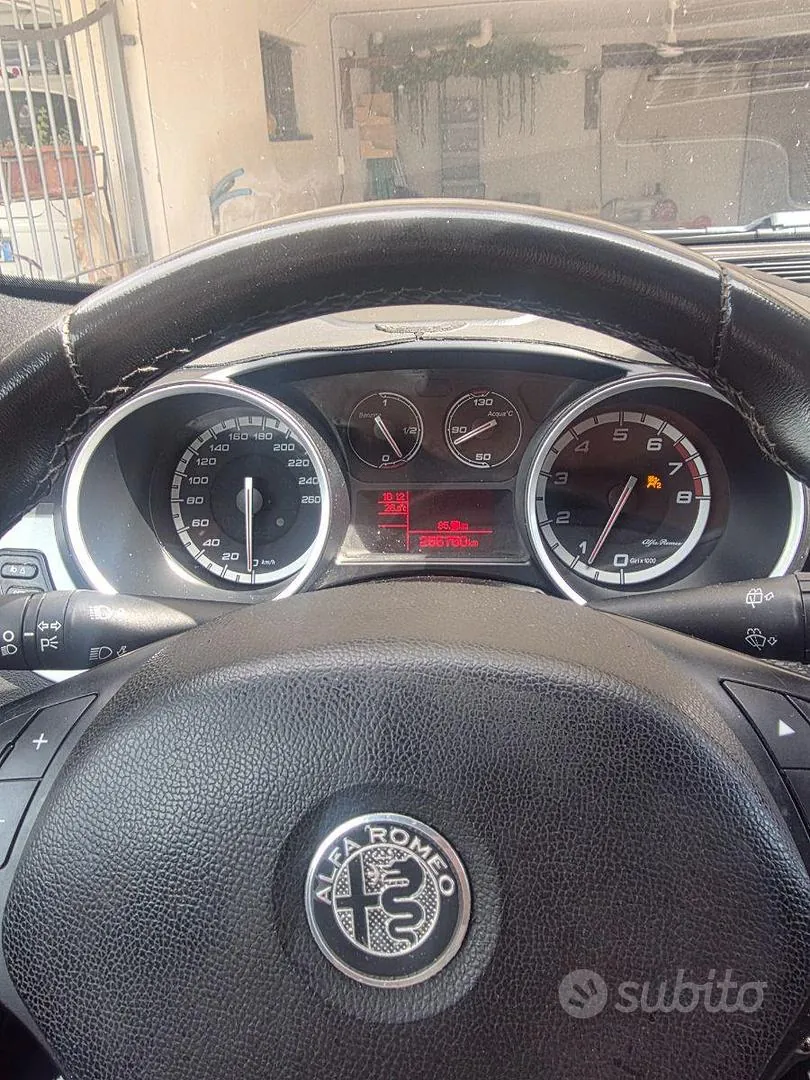 Alfa Romeo Giulietta 2011 photo 5