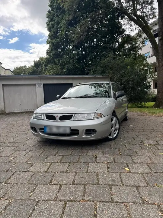 Mitsubishi Carisma